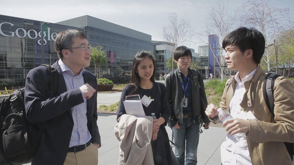 大客户部门经理邓辉带领大家参观google美国园区，并介绍企业内部文化